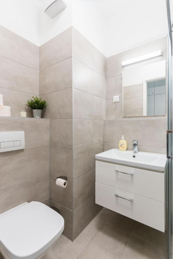 New Blue Danube Apartment With Balcony And Parking Budapest Eksteriør bilde